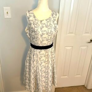Super cute sundress for summer! Size medium, like new!
